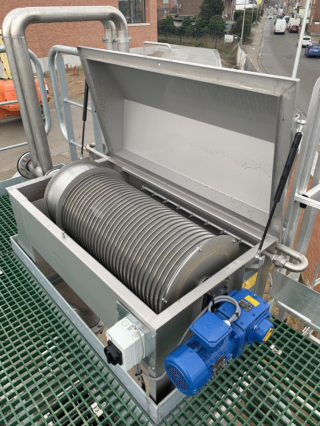 RVS trommelzeef en zeefbocht op de werf